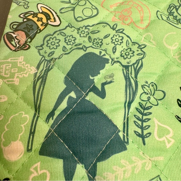 NWT Disney Parks Alice in Wonderland Double Potholder Pot Holder Oven Glove Mitt - Picture 12 of 12